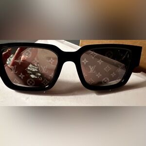 Lv blk Logo Square Sunglasses